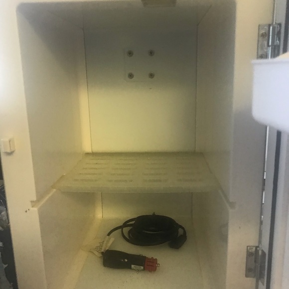 Brookstone mini fridge hot and cold - Picture 3 of 14